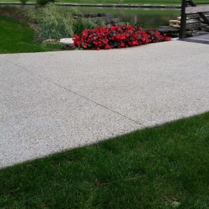 Hamilton Lakes Business Park – Exposed aggreate pathway with sawcut joints