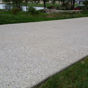 Hamilton Lakes Business Park – Exposed aggregate pathway